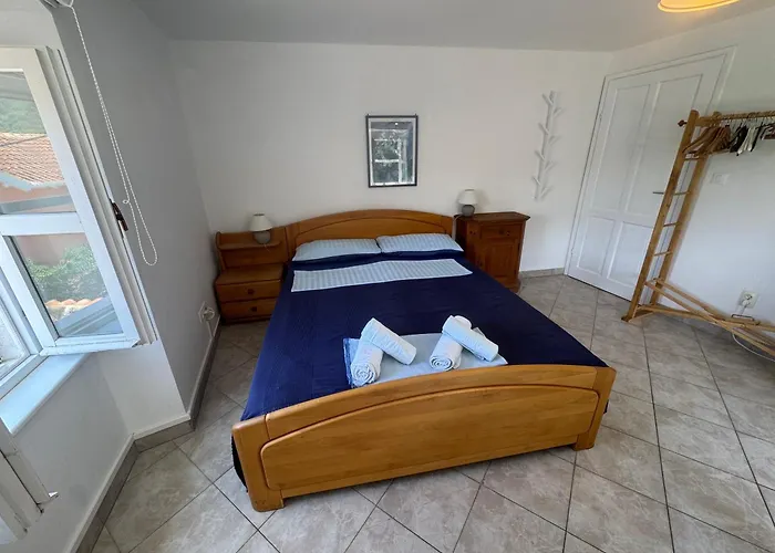Apartament Mediterranes M. Terrasse Veli Lošinj
