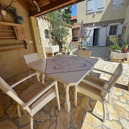 Mediterranes M. Terrasse Lussingrande