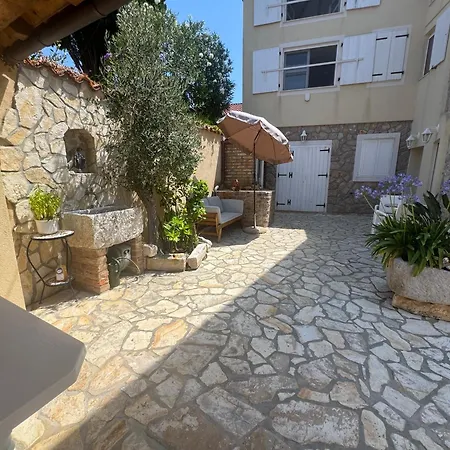 Mediterranes M. Terrasse Apartment Veli Losinj