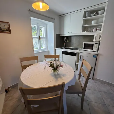 Apartament Mediterranes M. Terrasse Veli Lošinj